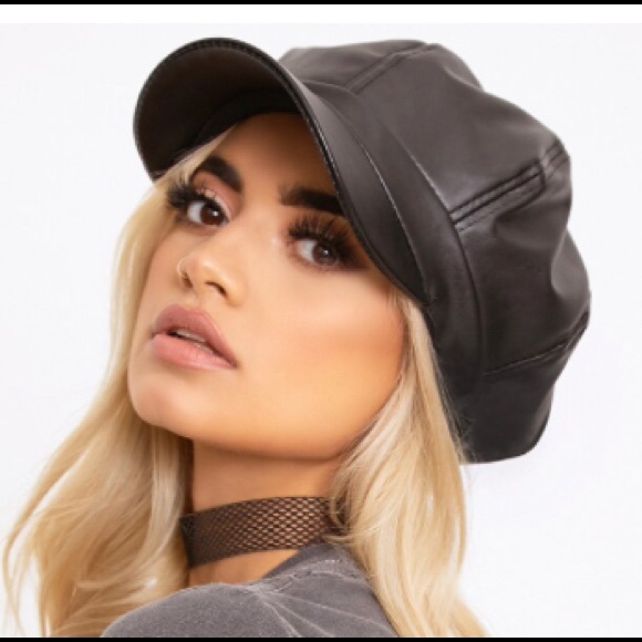 PrettyLittleThing Accessories - 🌹Black Baker Boy Cap🌹